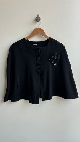 Pre-Owned Eyeshadow Black Decal Side 3 Button Cape- Size Small