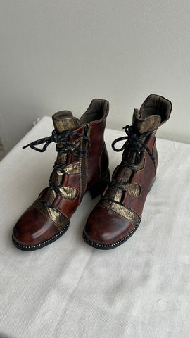 Pre-Owned Laura Vita Brown with Gold Accent Heeled Lace Up Combat Boot- Size 37