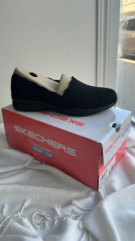 Pre-Owned Skechers 'Flex' Black Memory Foam Slip-On Sneakers (NIB)- Size 6.5