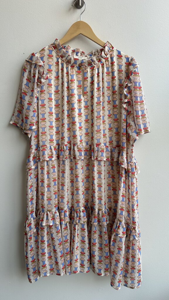 Pre-Owned Easel 'Edith' Cream Abstract Print Tiered Ruffle Keyhole Neckline Dress - Size 1X-Large