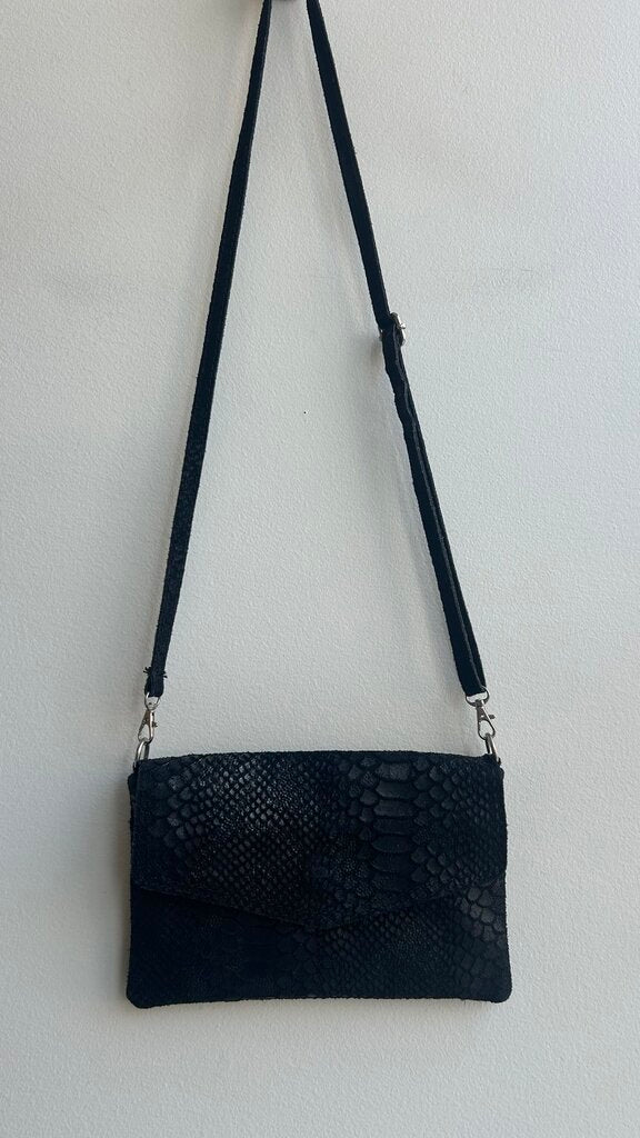 Pre-Owned Manfield Black Gator Print Crossbody Purse