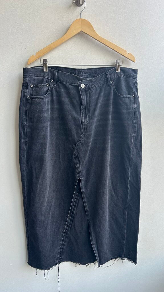 Pre-Owned American Eagle Black Front Slit Frayed Hem Maxi Denim Skirt- Size 20