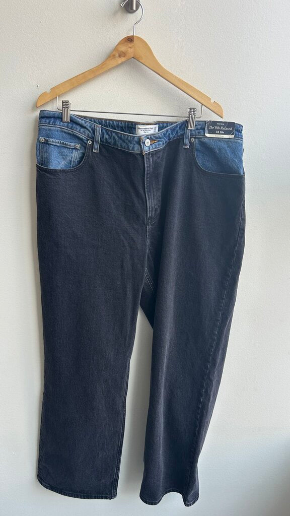 Pre-Owned Abercrombie & Fitch Black with Medium Blue Wash Trim 'The 90's Relaxed' High Rise Jeans (NWT)- Size 34