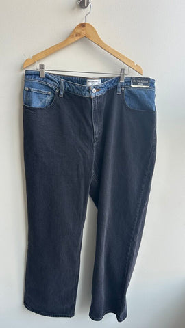 Pre-Owned Abercrombie & Fitch Black with Medium Blue Wash Trim 'The 90's Relaxed' High Rise Jeans (NWT)- Size 34
