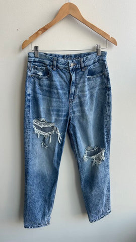 Pre-Owned American Eagle Medium Wash Curvy Mom Jean - Size 6