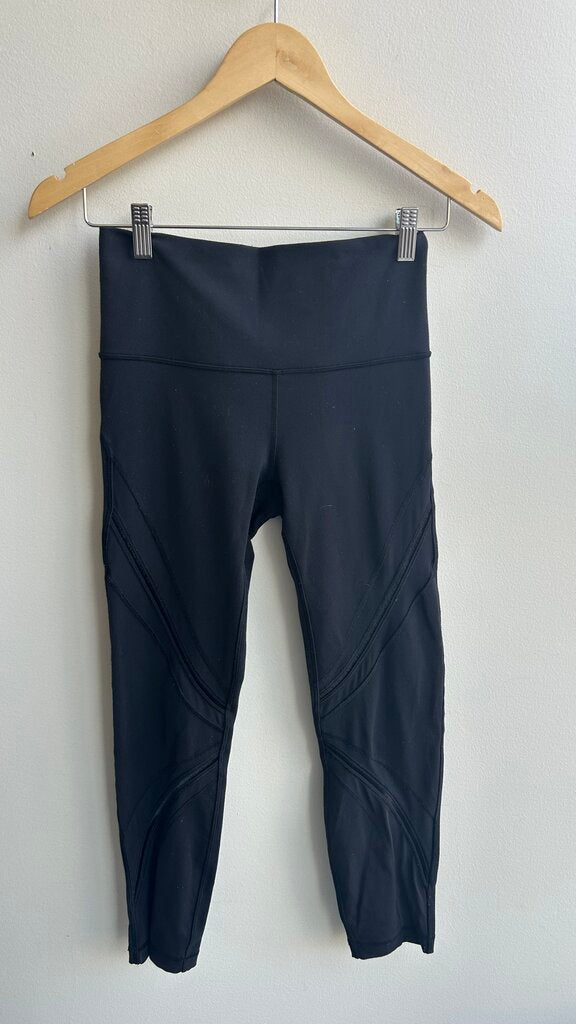 Pre-Owned Lululemon Black Cropped Mesh Panel Leggings - Size 6
