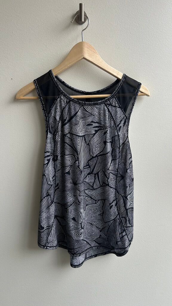 Pre-Owned Lululemon Black/White Abstract Mesh Shoulders Tank Top- Size Large (Estimated)