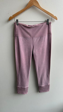 Pre-Owned Lululemon Pink Ribbed Waist and Hem Capri Leggings- Size 8