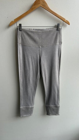 Pre-Owned Lululemon Light Grey Ribbed Waist and Hem Capri Leggings- Size 8