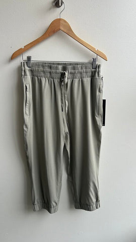 Pre-Owned Kyodan Green Capri Jogger (NWT)- Size Medium