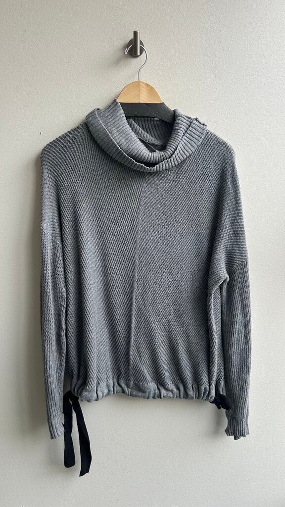 Pre-Owned BCBGeneration Grey Knit Ribbed Turtleneck Black Tie Waist Sweater- Size Medium (Estimated)