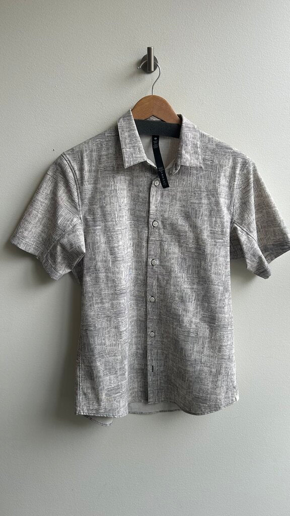 Pre-Owned Lululemon White/Grey Print Short Sleeve Button Up Top- Size Small