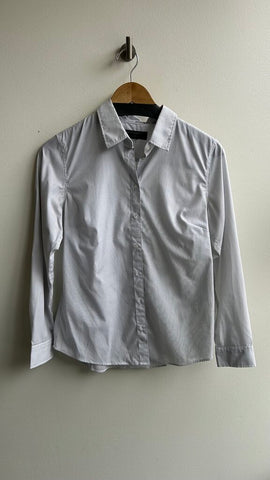 Pre-Owned Banana Republic White/Grey Stripe Oxford Button Up Blouse- Size Small (Estimated)