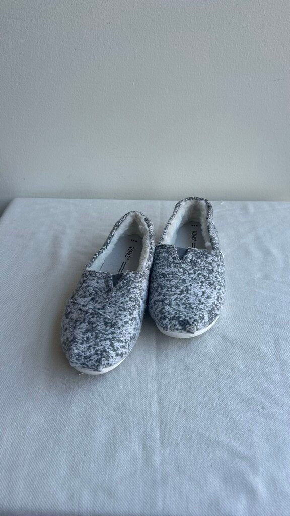 Pre-Owned Tons Grey/White Knit Christmas Tree Embroidered Slip On Shoe- Size 8.5
