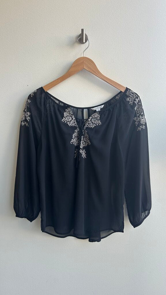 Pre-Owned American Eagle Black White Embroidered Printed Sheer 3/4 Sleeve Blouse - Size Large