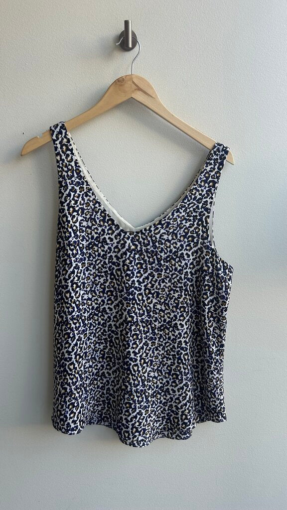 Pre-Owned RW&CO White/Blue Leopard Print Sleeveless V-Neck Blouse- Size Large