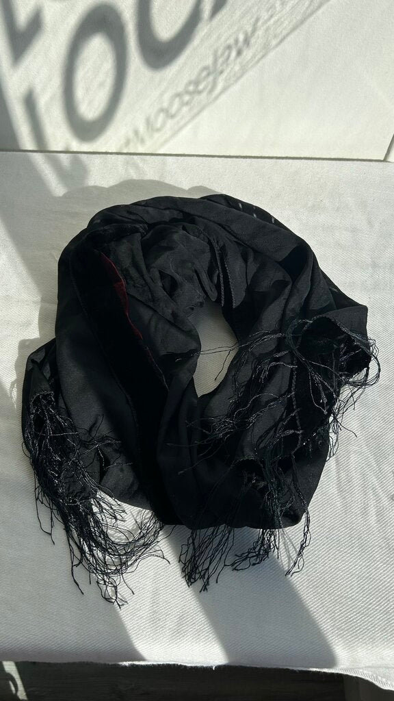 Pre-Owned Black/Red Velour and Sheer Rectangle and Tassel Scarf