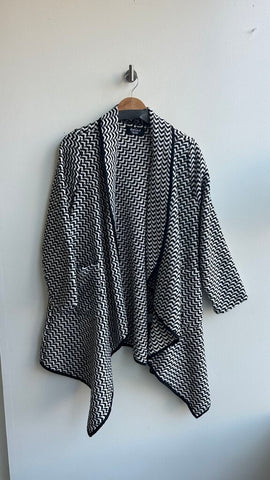 Pre-Owned Red Coral Black/White Knit Print Waterfall Jacket- Size O/S