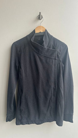 Pre-Owned Lululemon Charcoal Heathered Grey Snap Front Wrap Style Sweater Thumb Holes - Size 10 (Estimated)