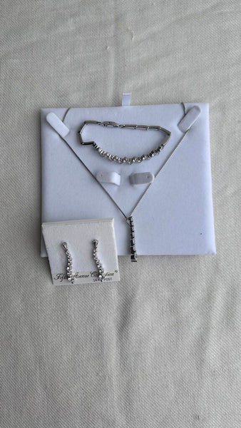 Pre-Owned Fifth Avenue Collection Silver Gem Dangle Earrings/Necklace and Matching Bracelet Set