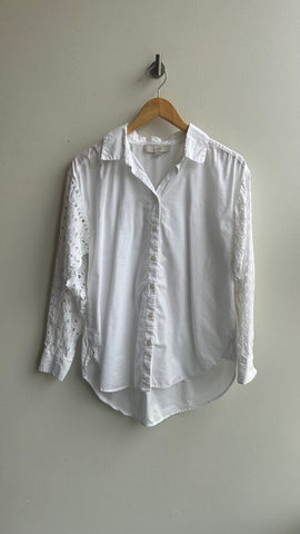 Pre-Owned LOFT White Eyelet Sleeve Button Front Shirt - Size Small