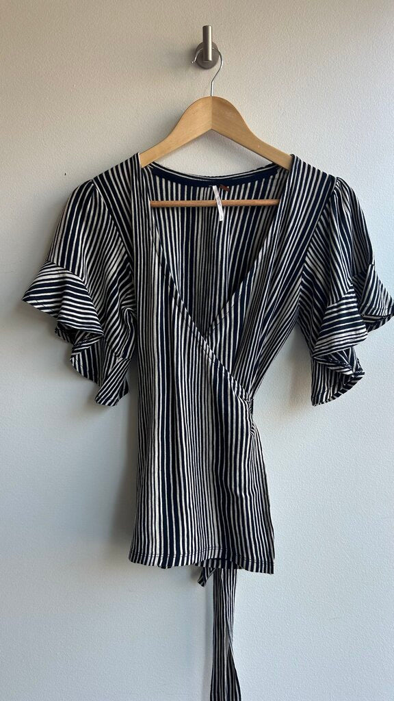 Pre-Owned Free People Navy/Beige Stripe Flutter Sleeve Wrap Top - Size Small