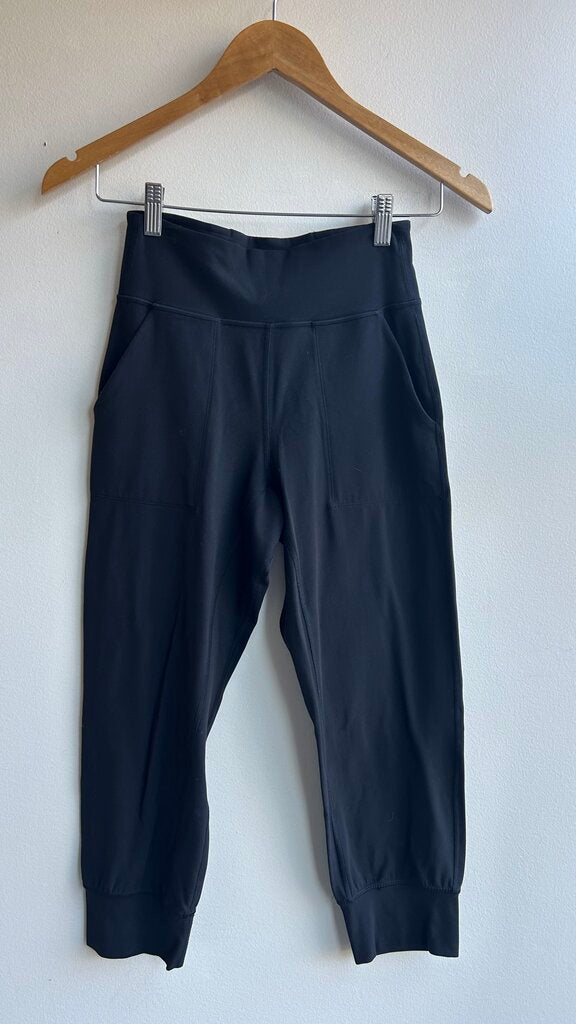 Pre-Owned Lululemon Black Cropped Align Joggers - Size 4