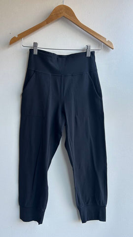 Pre-Owned Lululemon Black Cropped Align Joggers - Size 4