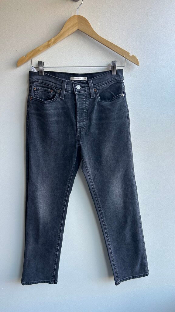 Pre-Owned Levi's Black Wedgie Straight Cropped Jeans - Size 28