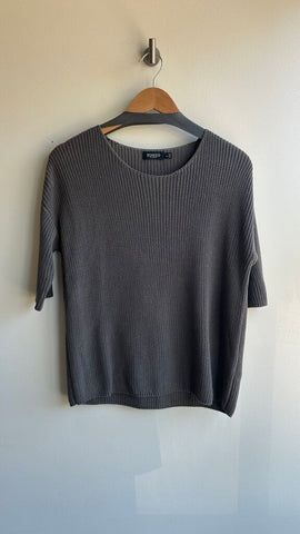 Pre-Owned Soaked in Luxury Grey Knit Short Sleeve Pullover Sweater - Size X-Small