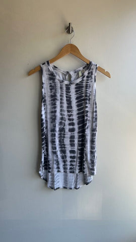 Pre-Owned Shannon White/Black Tie Dye Sleeveless Keyhole Back Top- Size Small