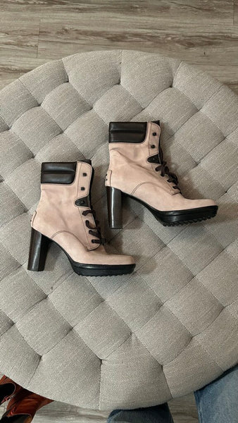 Pre-Owned Tod's Beige Lace Up Heeled Booties- Size 40