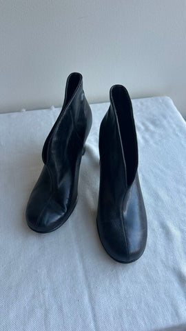 Pre-Owned A2 by Aerosoles Black Heeled Ankle Boots- Size 10