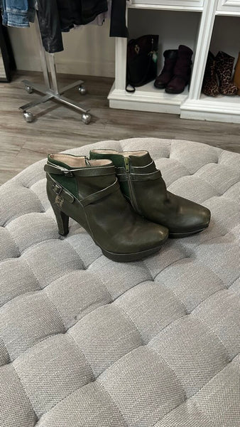 Pre-Owned Like Smug by Prophecy Green Heeled Ankle Booties- Size 41