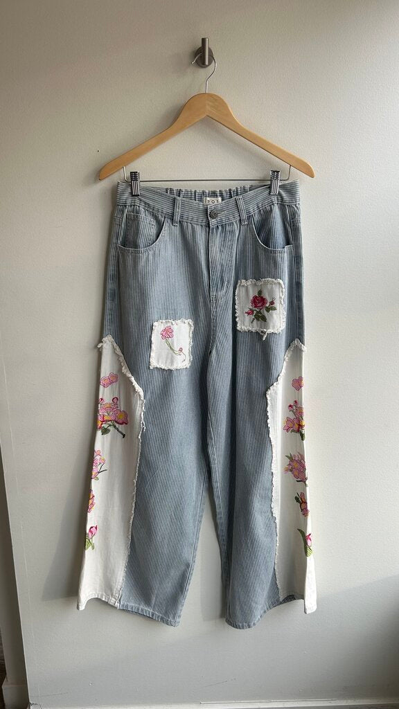 Pre-Owned POL Pinstripe Floral Patch Jeans - Size Small
