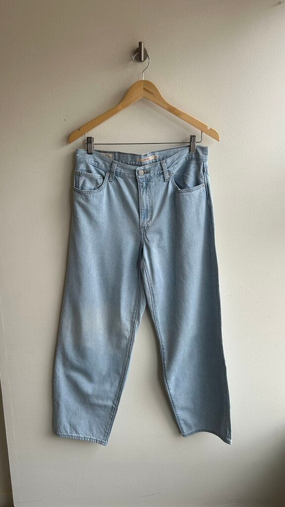 Pre-Owned Levi's Light Wash Baggy Dad Jeans - Size 28