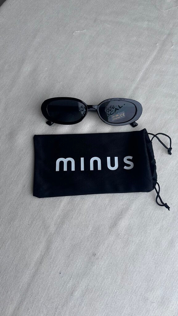 Pre-Owned Minus Black Oval Shape Sungalsses