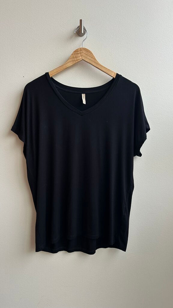 Pre-Owned Soyaconcept Black V-Neck Tee - Size Large