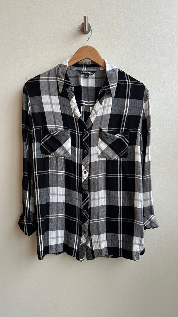 Pre-Owned Charlie B Black/White Plaid Long Sleeve Button Front Shirt - Size X-Large