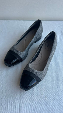 Pre-Owned Clarks Grey/Black Square Toe Shoes - Size 10