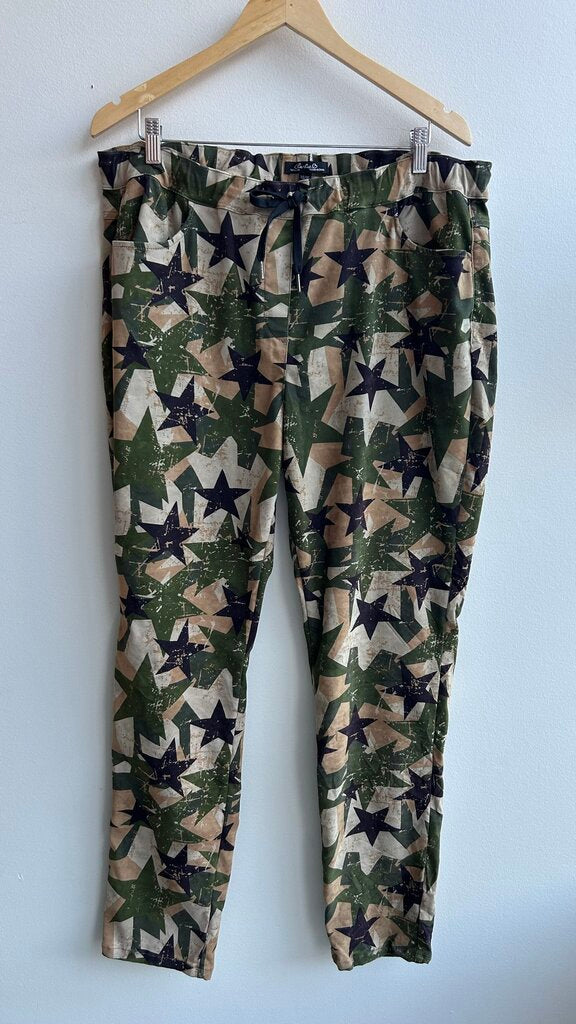 Pre-Owned Charlie B Green/Tan Camo Print Crinkle Joggers- Size X-Large