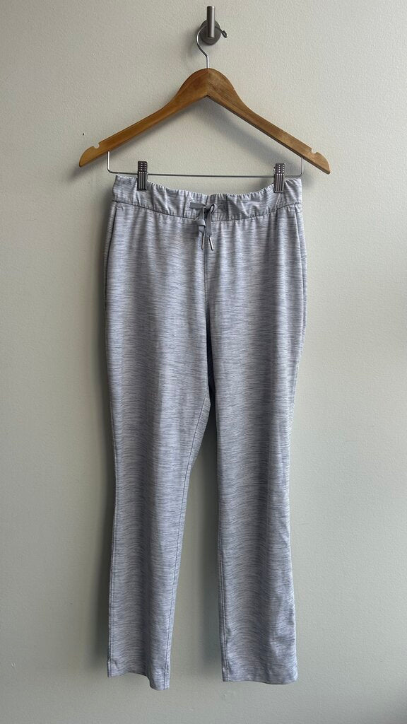 Pre-Owned Lululemon White with Grey Stripe Drawstring Pant- Size 6