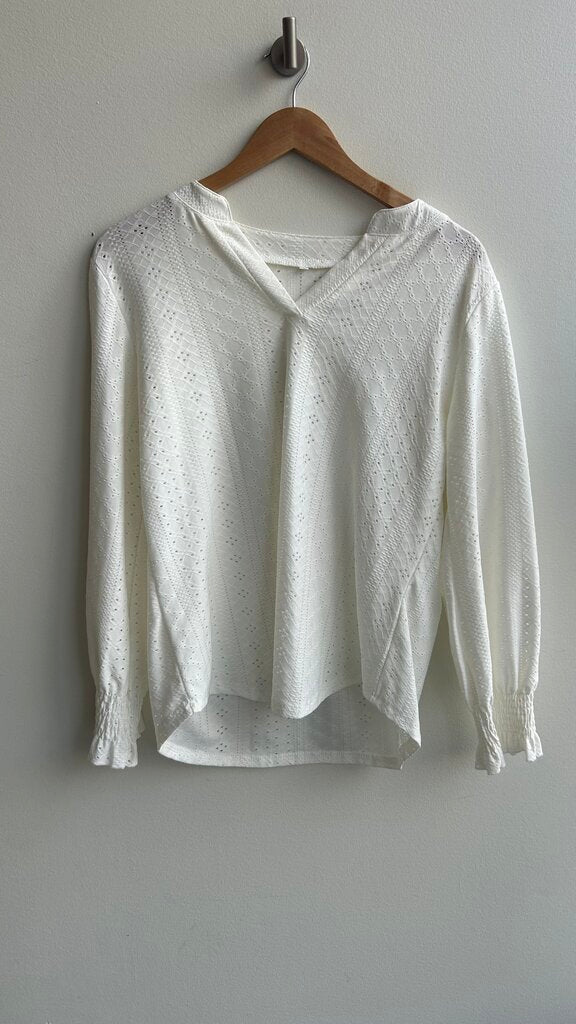 Pre-Owned White Eyelet Long Sleeve V-Neck Blouse- Size Large