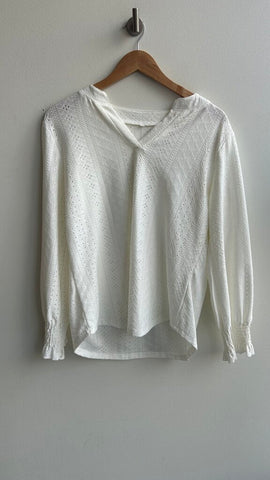 Pre-Owned White Eyelet Long Sleeve V-Neck Blouse- Size Large