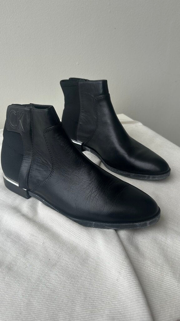 Pre-Owned Calvin Klein Black Ankle Boot- Size 8.5