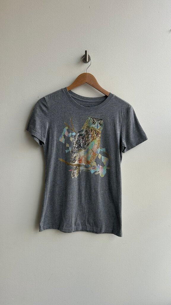 Pre-Owned Eddie Bauer Grey Owl Graphic Tee- Size Medium