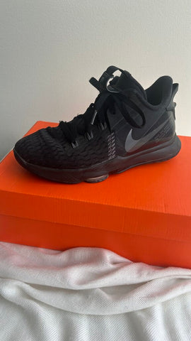 Pre-Owned Nike Black 'Lebron Witness' Chunky Sole Runner- Size 39