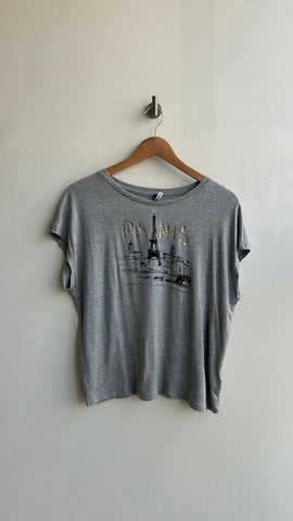Pre-Owned Edista Grey 'Paris' Graphic Tee- Size Large
