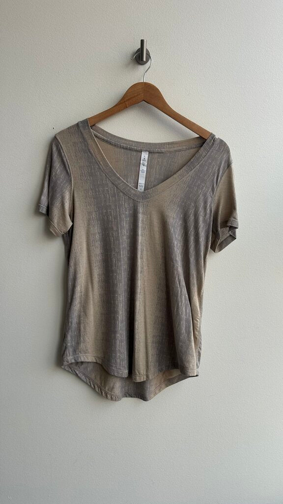 Pre-Owned Lululemon Heathered Grey/Beige V-Neck Tee- Size 8