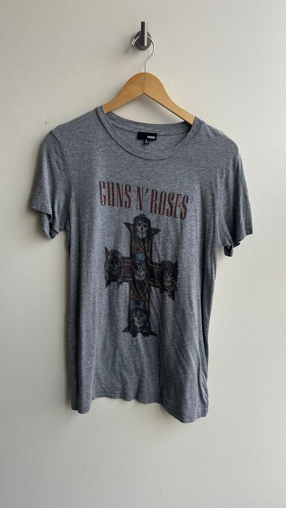 Pre-Owned Wilfred Free Grey 'Guns and Roses' Graphic Tee- Size Small